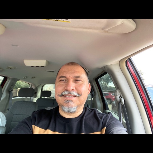 Meet your Posher, Javi - Picture 1 of 7